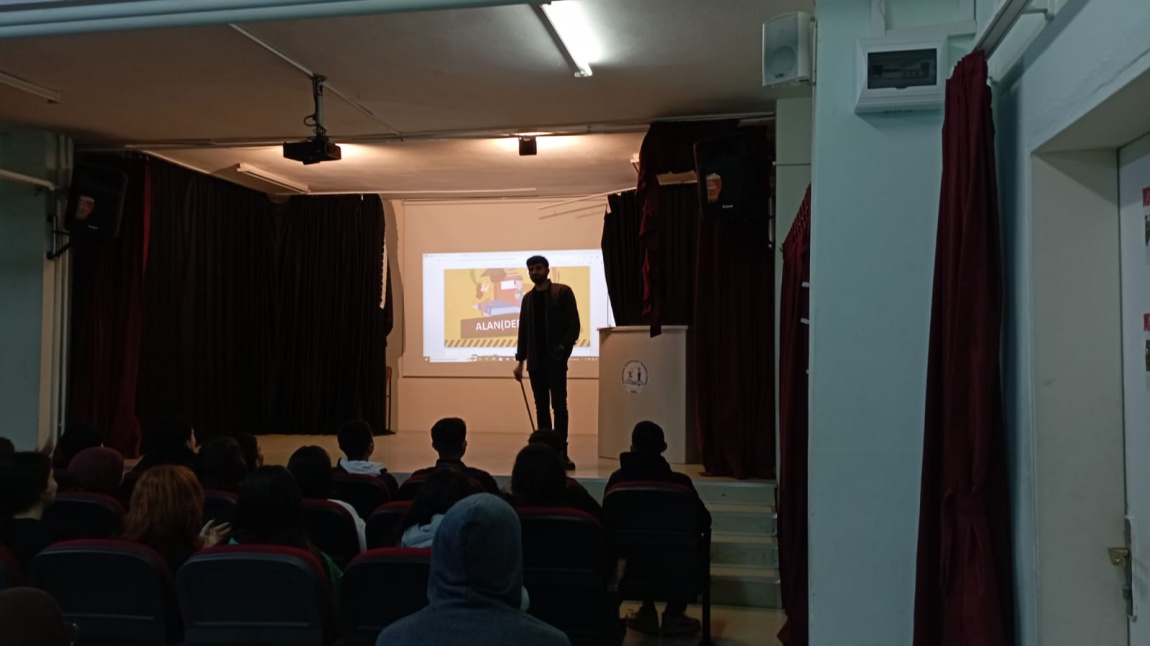Okulumuz Psikolojik danışmanı Ömer Faruk AFŞAR tarafından hazırlanan 10. Sınıflara yönelik alan tanıtım semineri yapıldı.