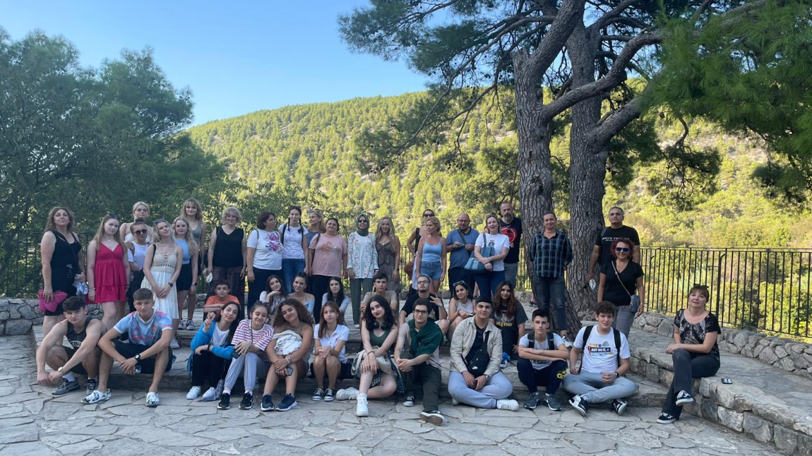 Erasmus + K220 Lingua Mathematica Projesi kapsamında Hırvatistan’ın doğa harikası olan Krka Nehrine ve National Park’da yer alan Ekoloji Müzesine düzenlenen gezilere öğretmen ve öğrencilerimiz katılım gerçekleştirmiştir.