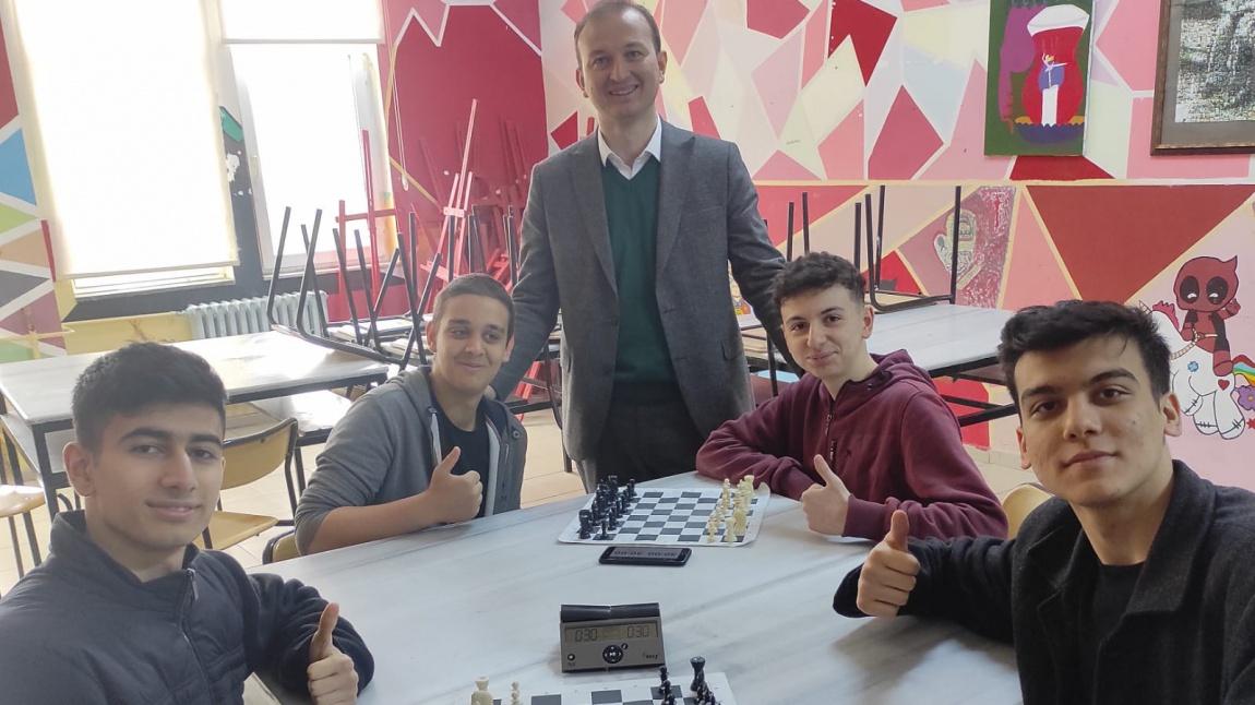 Okul Satranç Turnuvasında 11G sınıfı öğrencimiz Muhammed Said ACAR Şampiyon Olmuştur.