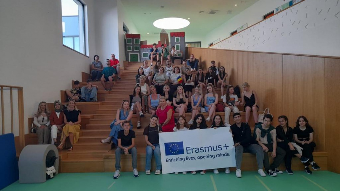 Erasmus + K220 Lingua Mathematica Projesi kapsamında öğretmen ve öğrencilerimiz Hırvatistan Vodice şehrinde anakolunu ziyaret ederek kendi hazırladıkları ingilizce- matematik oyunlarıyla minik öğrencilerle etkinlik yaptılar. 