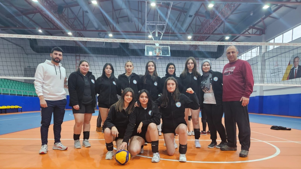 Çakmaklı Spor Klübü Genç Kız Voleybol takımımız 1. maçında Şehit Batuhan Ergin Anadolu Lisesi'ni setlerde 2-0 alarak galip gelmiştir. 