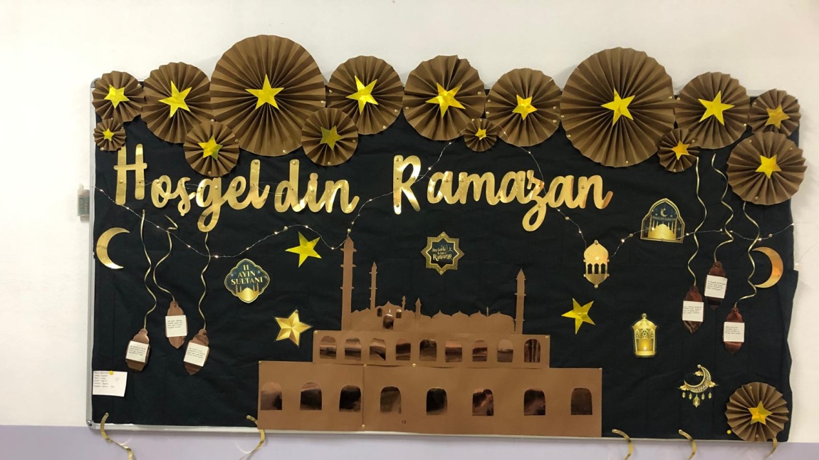 Hoş Geldin, Ramazan! On bir ayın sultanı Ramazan, bereketiyle sofralarımıza, huzuruyla gönüllerimize geliyor. 